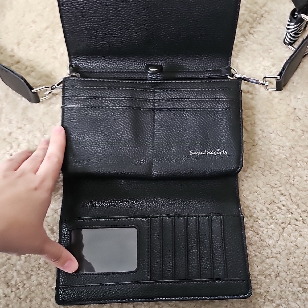 Elegant Black Crossbody Bag - Picture 4 of 6